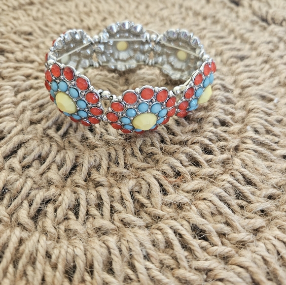 Bracelet- free with bundle - Picture 2 of 5